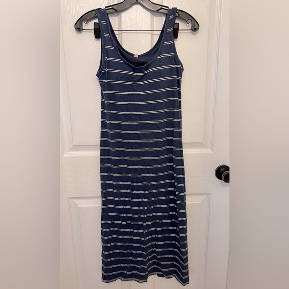 UNIQLO Women’s Navy Blue & White Striped Sleeveless Scoop Neck Shelf Bra Dress - Picture 1 of 4